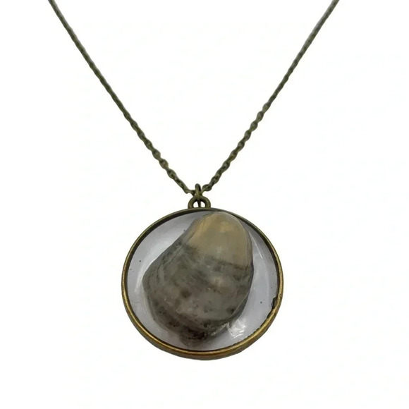 Seashells by the Seashore Clam Shell Resin Statement Necklace Bronze Chain 22" - Picture 1 of 6